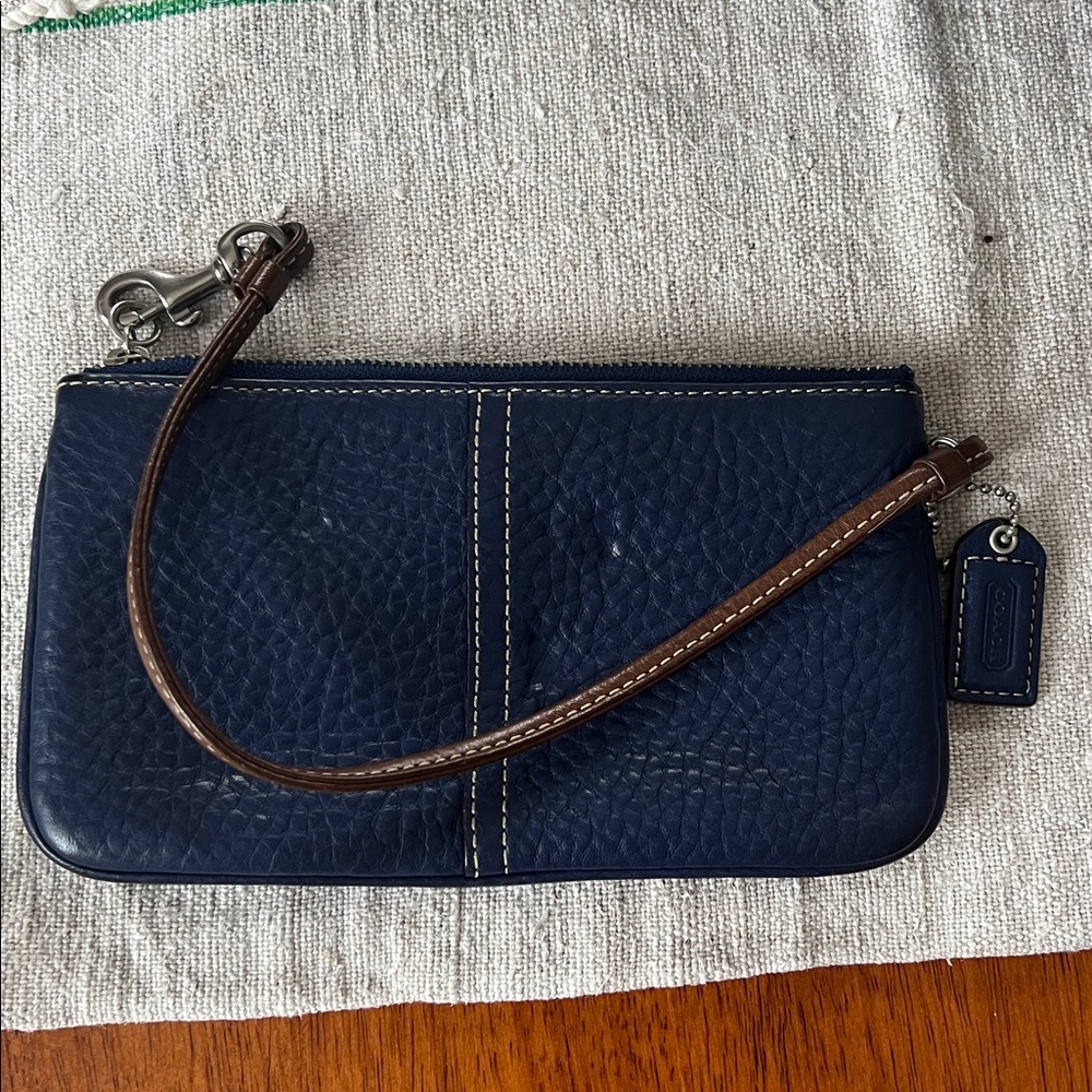 Coach Navy and Brown pebble Leather bag. Matching wristlet and Coach bow. - Picture 10 of 11